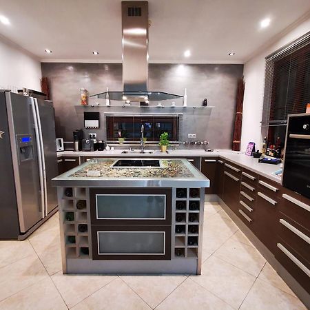 Luxury Basement In The Surrounding Of Budapest Apartamento Mogyoród Exterior foto