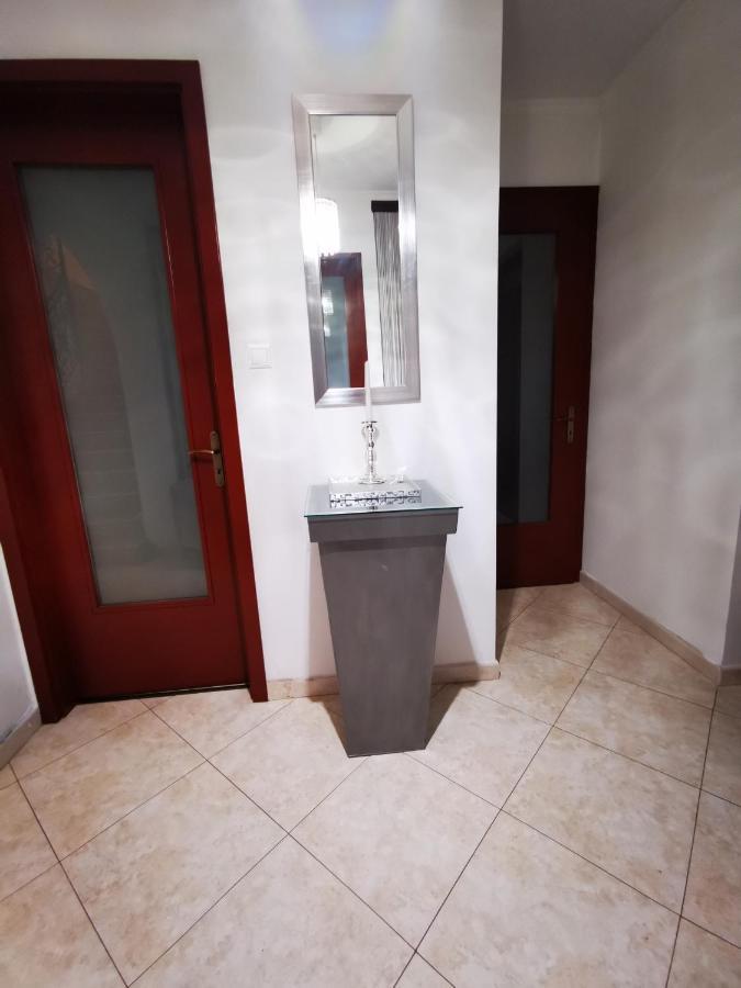 Luxury Basement In The Surrounding Of Budapest Apartamento Mogyoród Exterior foto