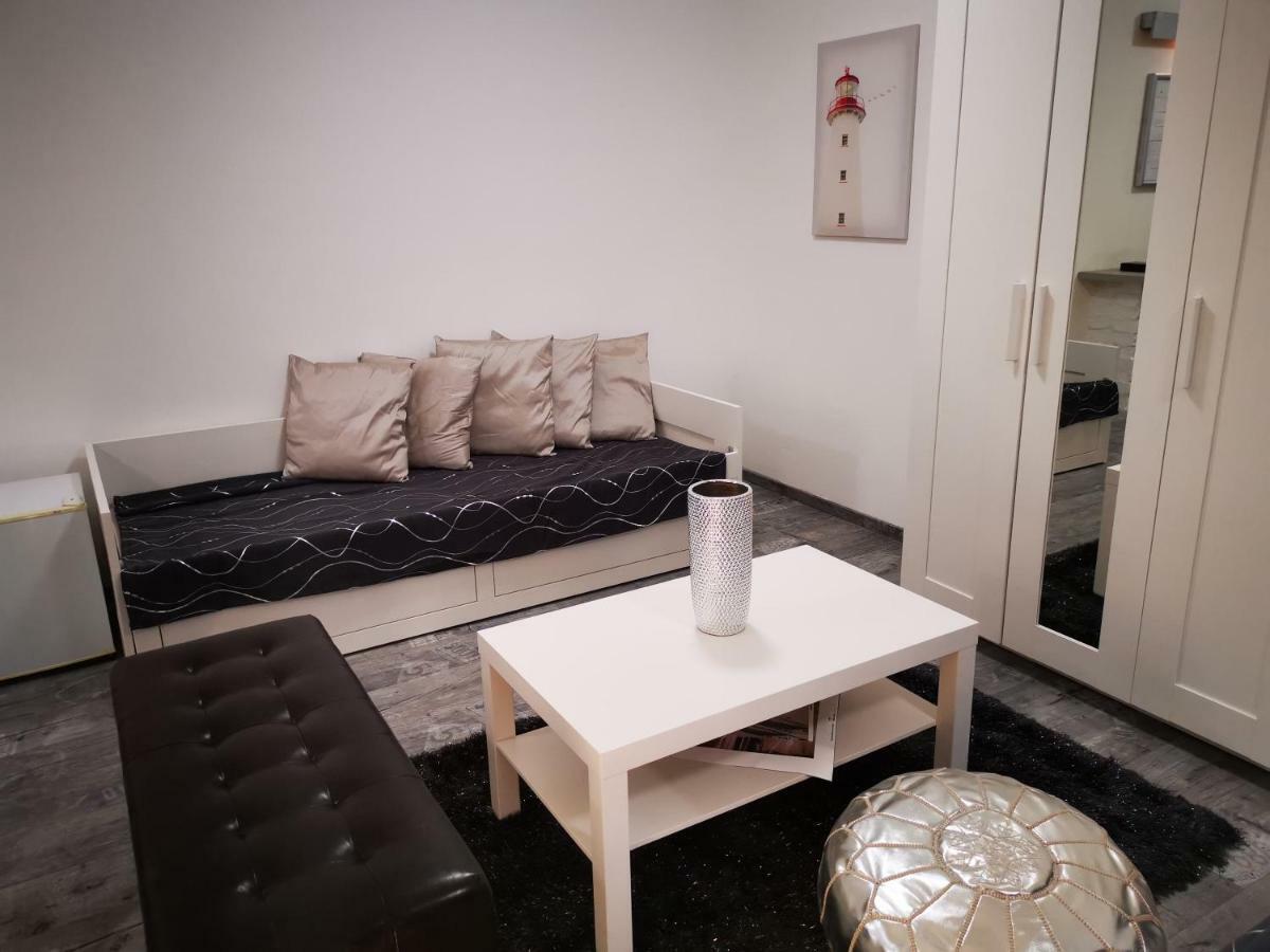 Luxury Basement In The Surrounding Of Budapest Apartamento Mogyoród Exterior foto